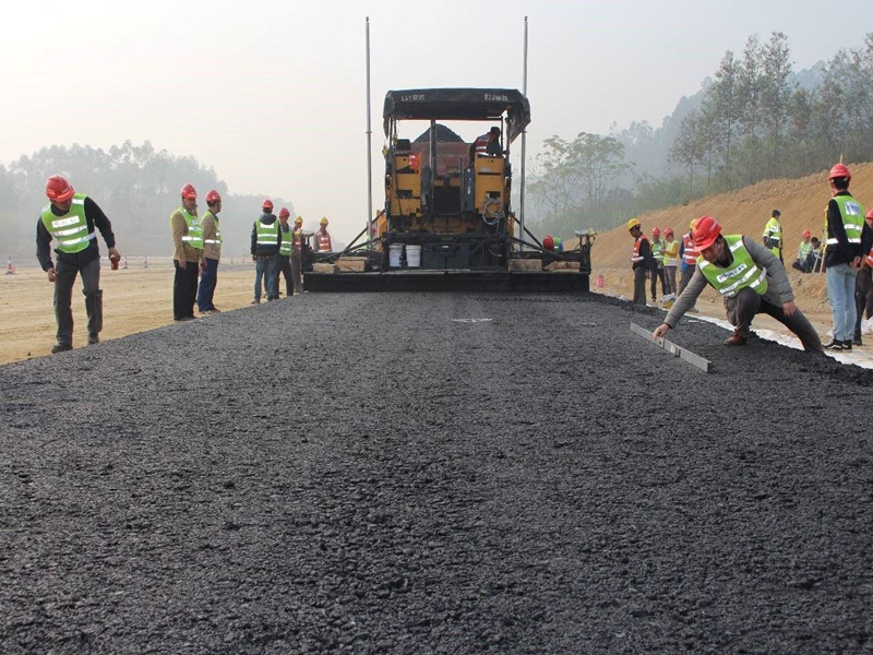 公路领域-水泥稳定碎石基层短段落全幅宽双层连铺技术